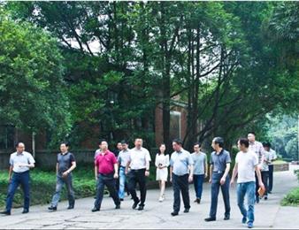 樂山市委常委、政法委書記廖磊一行 就長(zhǎng)藥公司環(huán)保搬遷情況進(jìn)行現(xiàn)場(chǎng)調(diào)研